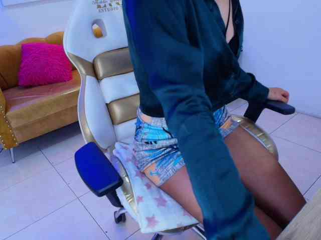 Alicia-shadow webcam