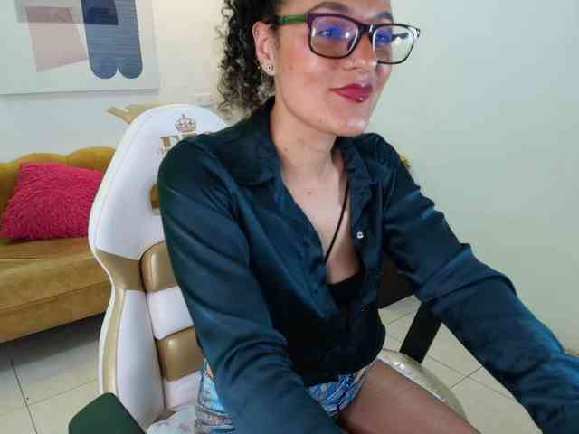 Alicia-shadow webcam