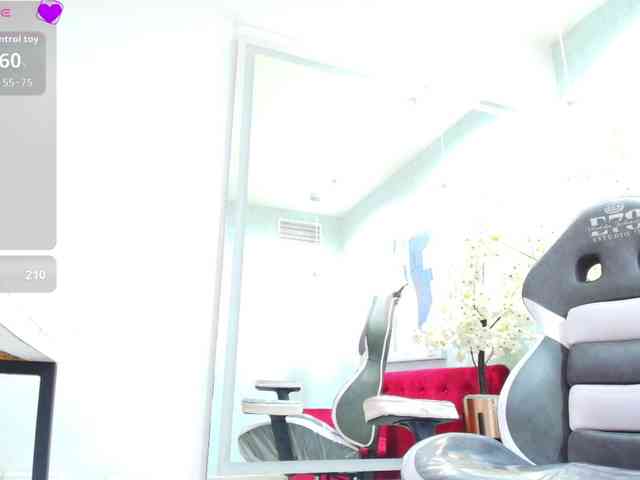 Alicia-shadow webcam