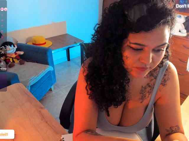 Modelo: SarahSoleil
