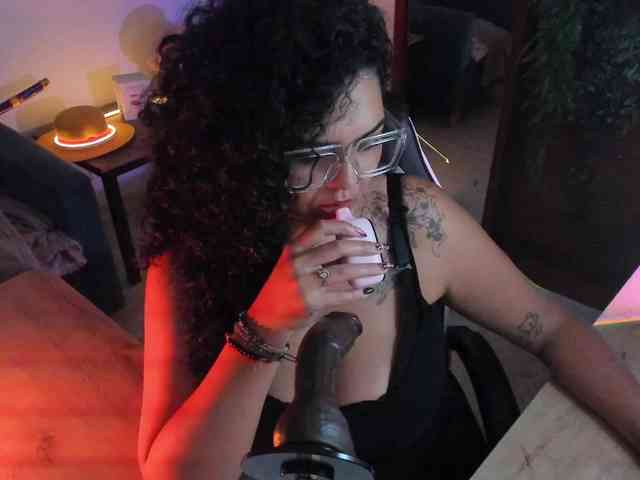 SarahSoleil webcam