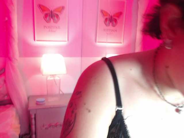 IkariEvans live cam on BongaCams