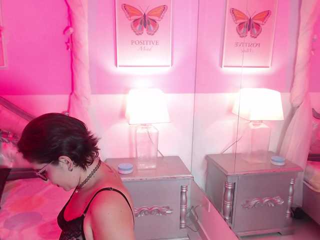 IkariEvans live cam on BongaCams