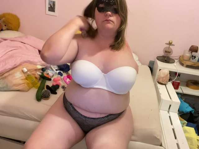 AnnaCuddles live cam on BongaCams