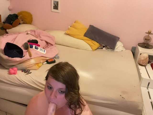 AnnaCuddles live cam on BongaCams