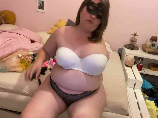 Model: AnnaCuddles