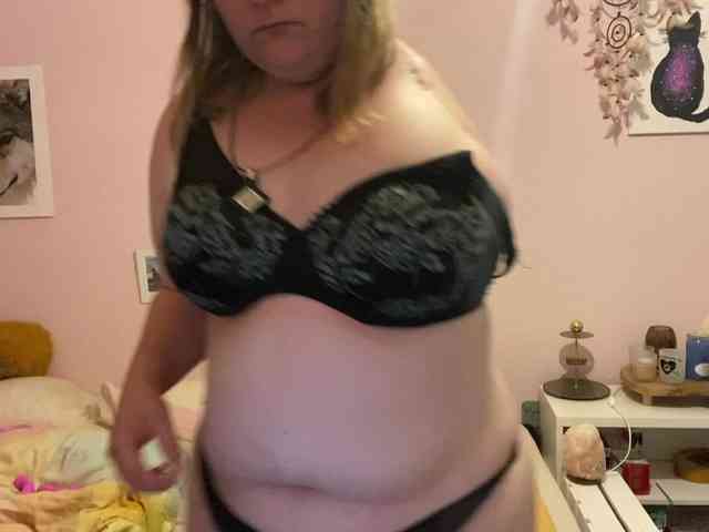 Model: AnnaCuddles