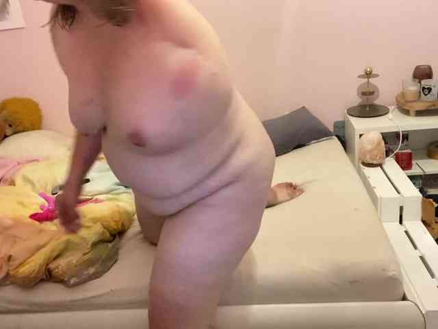 Model: AnnaCuddles