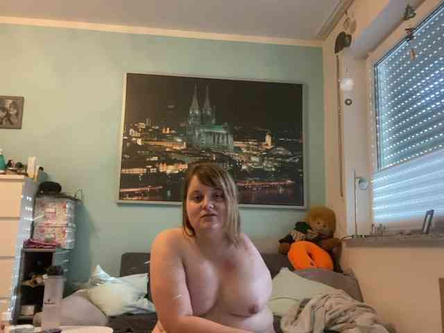 Model: AnnaCuddles