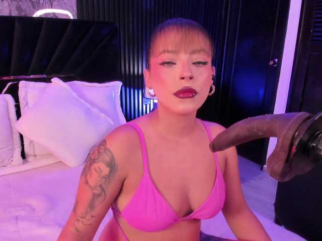MiiaaMonroee live cam preview