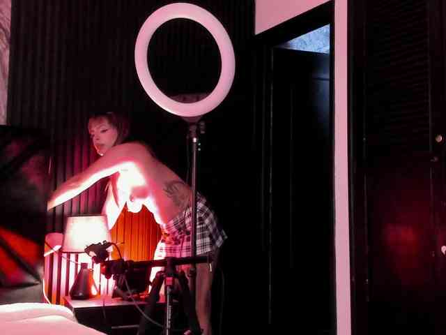 MiiaaMonroee webcam