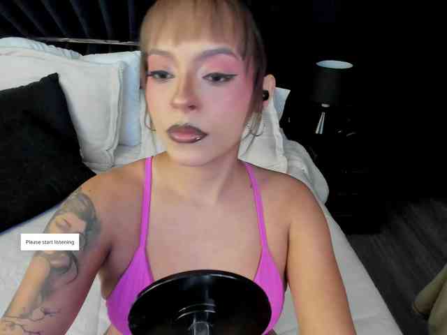 MiiaaMonroee webcam