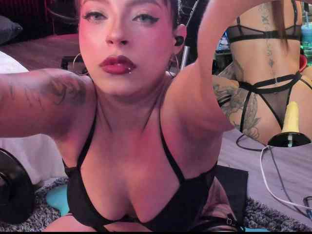 MiiaaMonroee webcam