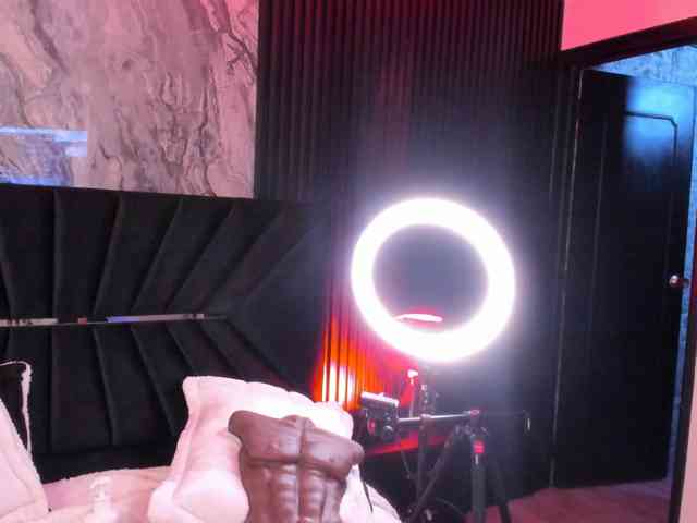 MiiaaMonroee webcam