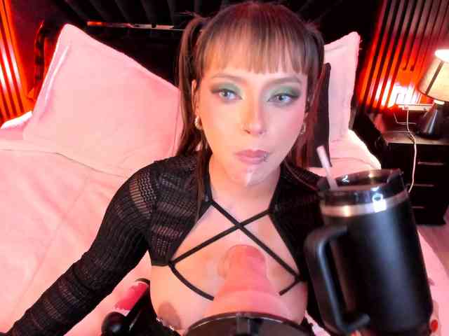 MiiaaMonroee webcam