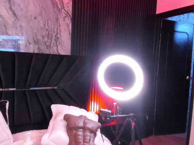 MiiaaMonroee webcam