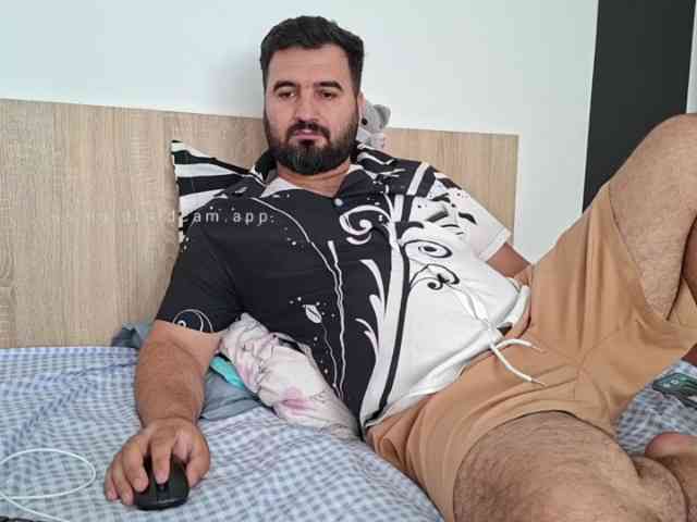 Daddy-Bear Live Webcam on BongaCams