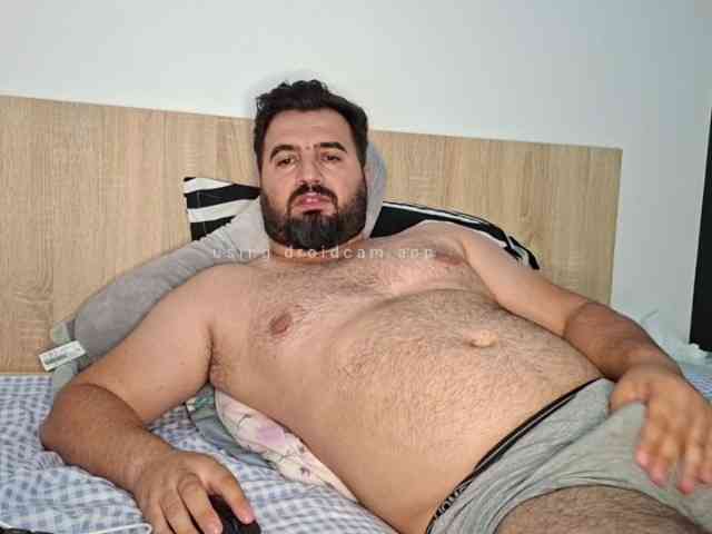 Daddy-Bear Live Webcam on BongaCams