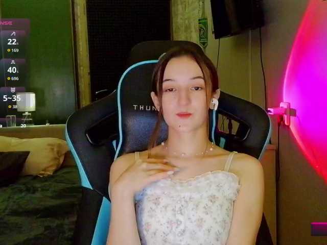 Jennylegs live cam on BongaCams