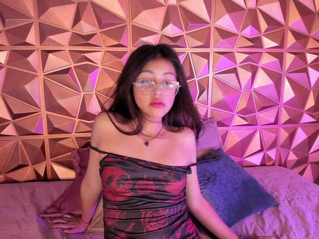 SofiiLeon live cam on BongaCams