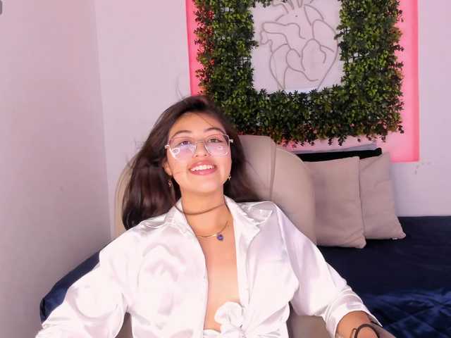 SofiiLeon live cam on BongaCams