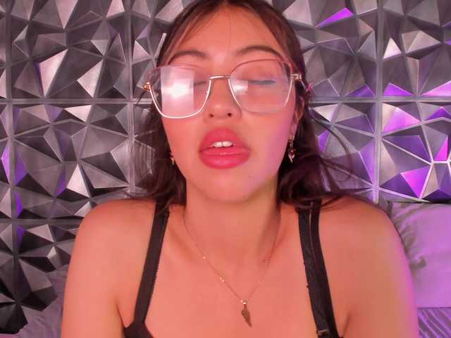 SofiiLeon live cam on BongaCams
