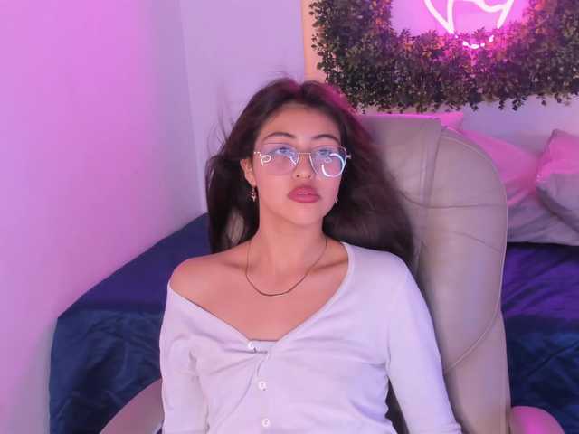 SofiiLeon live cam on BongaCams