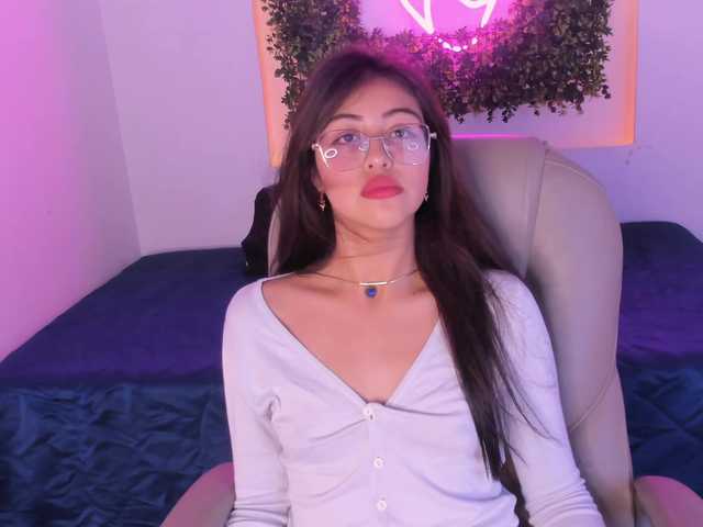 SofiiLeon live cam on BongaCams