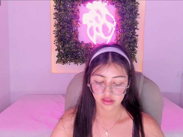 SofiiLeon live cam on BongaCams
