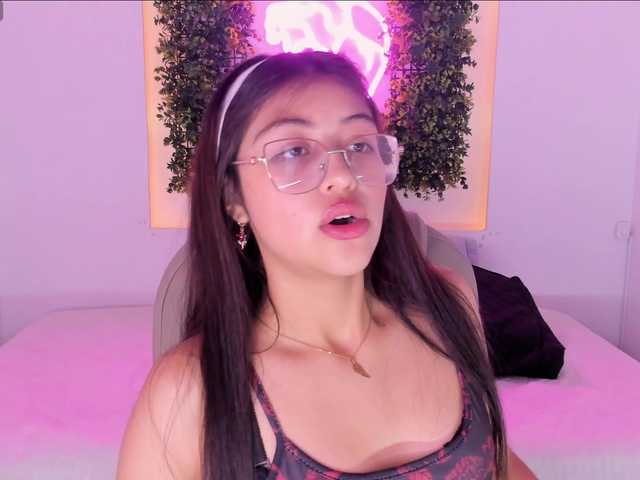 SofiiLeon live cam on BongaCams