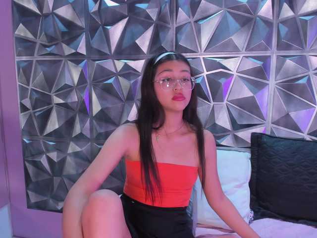 SofiiLeon live cam on BongaCams