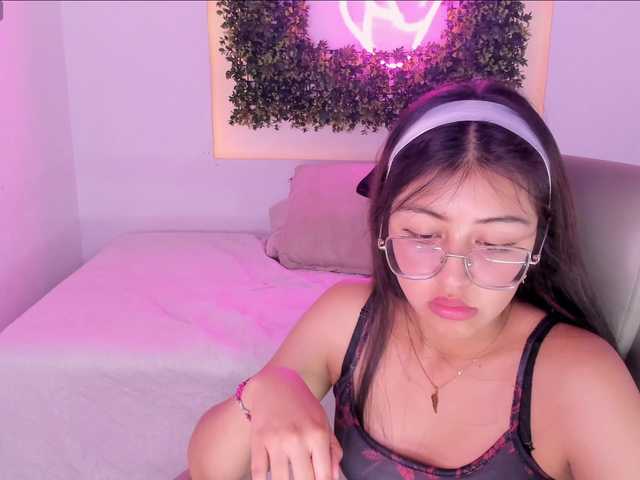 SofiiLeon live cam on BongaCams