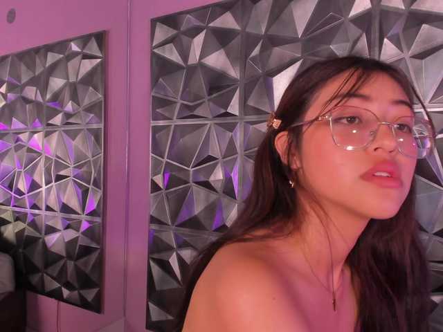 SofiiLeon live cam on BongaCams
