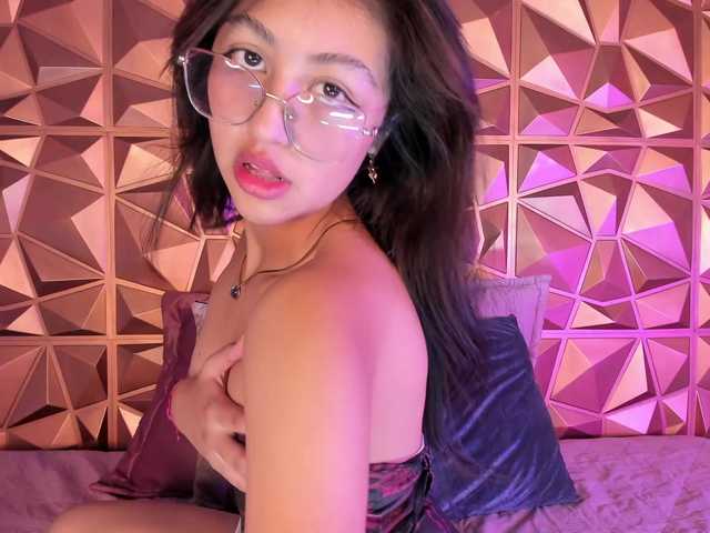 SofiiLeon live cam on BongaCams