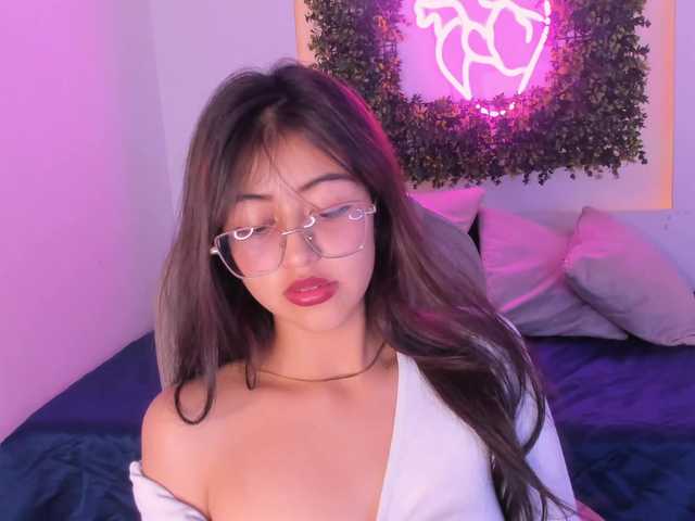 SofiiLeon live cam on BongaCams