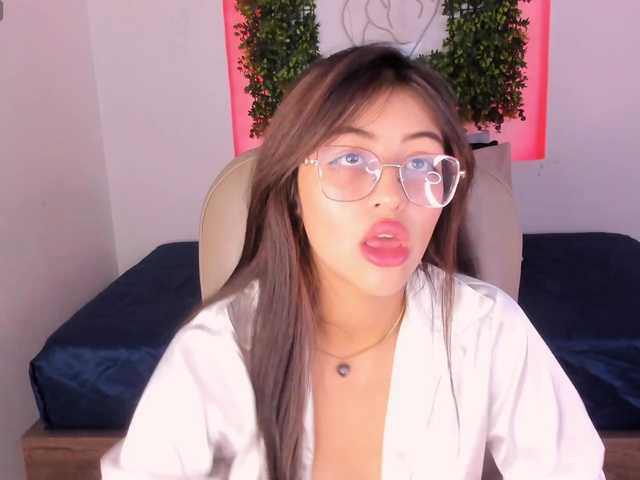 SofiiLeon live cam on BongaCams