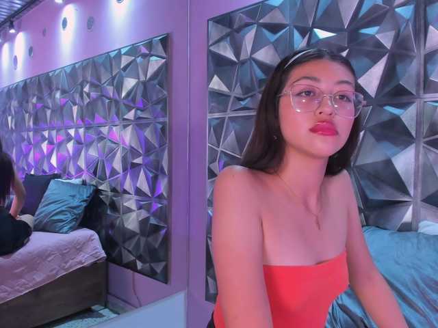 SofiiLeon live cam on BongaCams