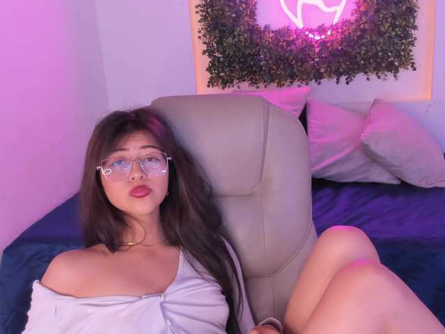 SofiiLeon live cam on BongaCams