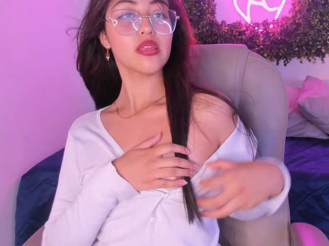 SofiiLeon live cam on BongaCams