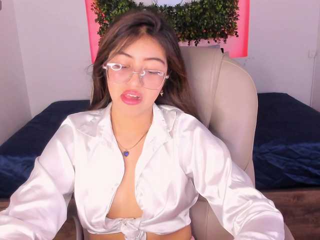 SofiiLeon live cam on BongaCams