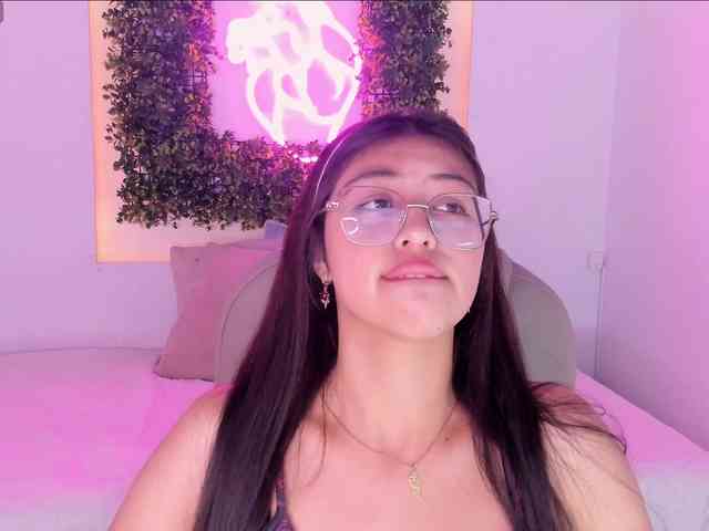 Sofi--'s cam show statistics and live stream