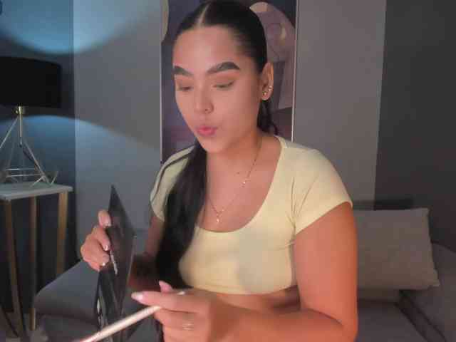 KaiaMonroe webcam