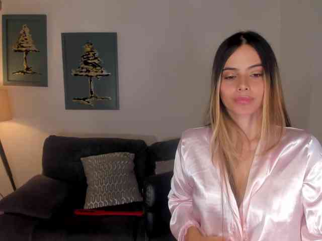 SeleneNoir webcam