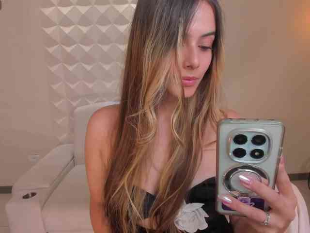 SeleneNoir webcam