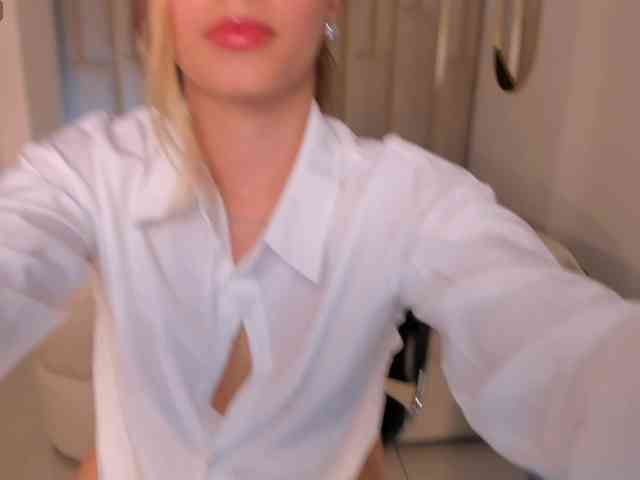 SeleneNoir webcam