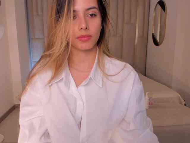 SeleneNoir webcam