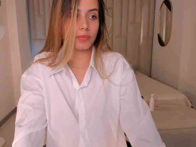 SeleneNoir webcam
