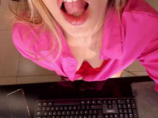 SeleneNoir webcam