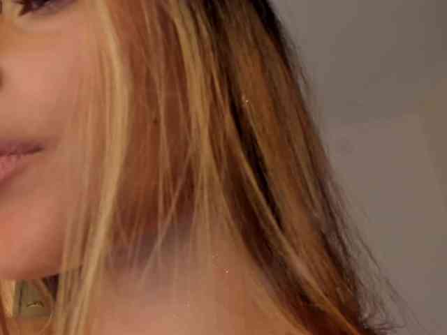 SeleneNoir webcam