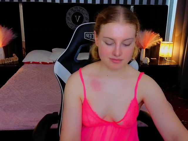 le modèle NastyaMurMeow est en webcam porno dans un show sur le site bongacams, il possède les tags suivants: White/Caucasian,Redhead,Shaved
